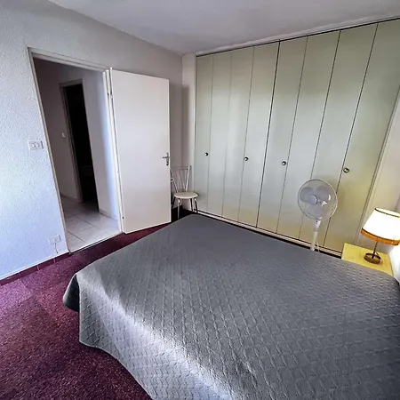 Appartement 3 Pieces Proche Et Commerces Avec Garage - Fr-1-702-74 Agde